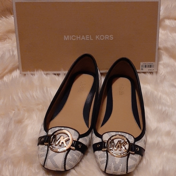 Flats - Picture 2 of 5